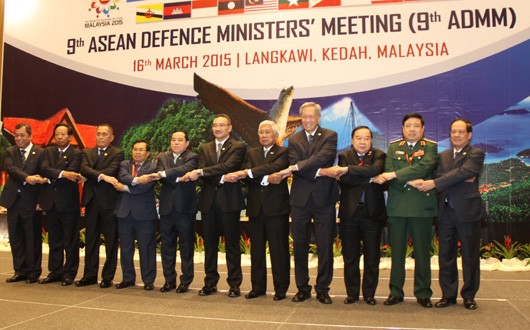 В Лаосе проходит 10-е совещание министров обороны АСЕАН - ảnh 1